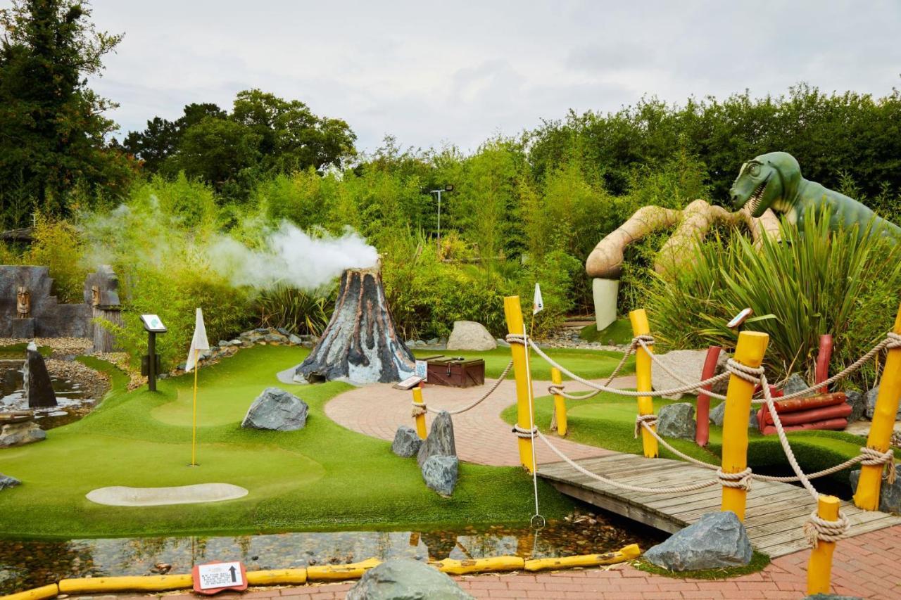 Ufford Park Resort Удбридж Екстериор снимка